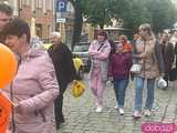 [FOTO] Świdnica świętowała godność osób z niepełnosprawnością intelektualną. Pomarańczowy marsz przeszedł przez rynek