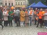 [FOTO] Świdnica świętowała godność osób z niepełnosprawnością intelektualną. Pomarańczowy marsz przeszedł przez rynek