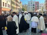 [WIDEO/FOTO] Uroczystości przyjęcia nowych członków do Zakonu Rycerskiego Świętego Grobu w Jerozolimie. Wśród nich bp Mendyk 