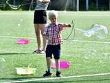 [WIDEO/FOTO] Tysiące baniek, mydlana wyspa i mnóstwo dobrej zabawy. Trwa 8. Mydlany Park Festiwal w Żarowie