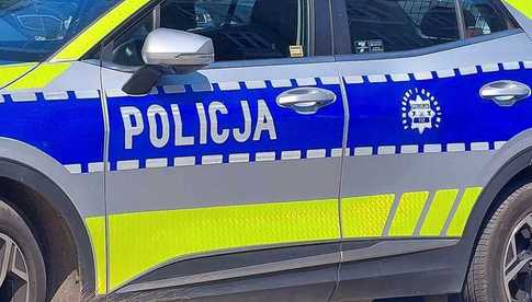 Z sądowym zakazem za kierownicą i fałszywymi danymi. Nerwowy manewr kierowcy nie uszedł uwadze policji