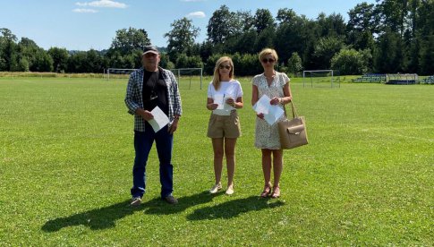 Głuszyca: Przekazanie terenu boiska pod inwestycję 