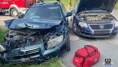 Groźnie wyglądający wypadek w Nowym Julianowie. Kierowca i pasażerka trafili do szpitala [Foto]