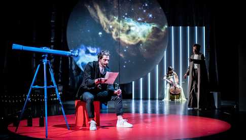 Teatr Dramatyczny w Wałbrzychu: Życie Galileusza, Mary Poppers, Nocny portier, Ancora Tu