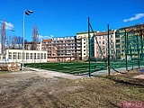 [FOTO] Remont boiska sportowego przy SP nr 93 dobiega końca