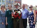 Promocja na pierwszy stopień oficerski absolwentów Akademii Wojsk Lądowych na wrocławskim Rynku