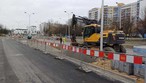 [FOTO] Trwa remont zatok autobusowych na ul. Kozanowskiej