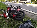 Kierowca mercedesa uderzył w motocykl na k8. Był pijany jak bela, nie miał uprawnień