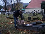 Światełka pamięci na starym cmentarzu w Złotym Stoku 