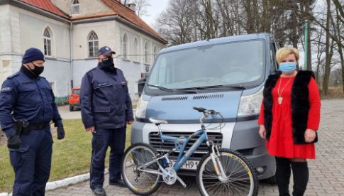 Ząbkowiccy policjanci przekazali rower mieszkańcom DPS Zamek