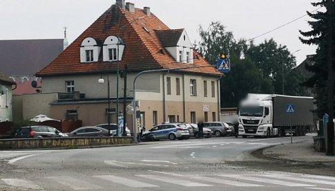 Zderzenie samochodu ciężarowego i osobówki w Kamieńcu Ząbkowickim