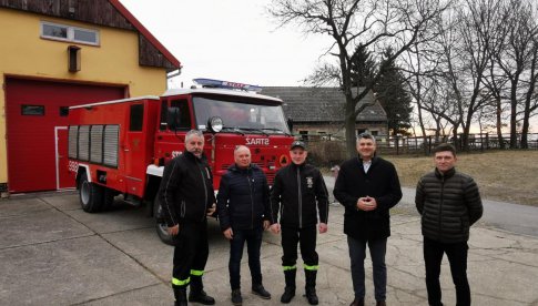 Strażacy z Sieroszowa przekazują swój wóz kolegom z Ukrainy