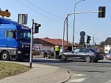 Kolizja volkswagena i BMW na skrzyżowaniu Dalekiej i k8