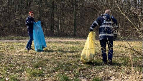 Tona śmieci posprzątana z brzegów zbiornika Kozielno