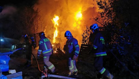 Pożar za byłą cegielnią w Ziębicach