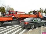 Zderzenie dwóch osobówek i ciężarówki na Legnickiej