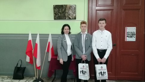 Uczniowie z Kamieńca Ząbkowickiego najlepsi w dolnośląskim konkursie o Żołnierzach Wyklętych