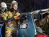 Zderzenie trzech pojazdów, pożar i ranni - strażacy szkolili się w Krzelkowie