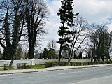 Kolejne odnowione fragmenty muru cmentarnego w Ziębicach