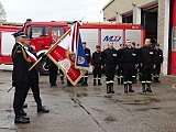 Strażacy uroczyście wznieśli biało-czerwone barwy na maszt. Za nami obchody Święta Flagi [Foto]