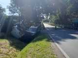 Zderzenie dwóch pojazdów w Stolcu. Samochody wylądowały w rowie