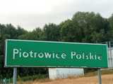 Będzie remont drogi w Piotrowicach Polskich. Inwestycja będzie możliwa dzięki rządowemu dofinansowaniu [FOTO]