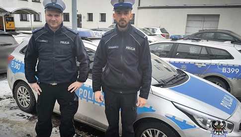Policjanci eskortowali do szpitala samochód z ciężarną mieszkanką powiatu ząbkowickiego