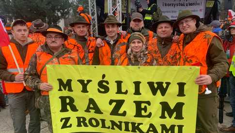 Myśliwi z Kamieńca demonstrowali z rolnikami w Warszawie
