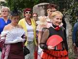 [WIDEO/FOTO] Szykowne stroje, pochód, tańce i swojskie jadło. Biesiada Historyczna na ząbkowickim Zamku