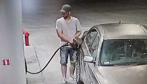 Kradzież tablic rejestracyjnych i kradzież paliwa. Policja poszukuje tego mężczyzny!