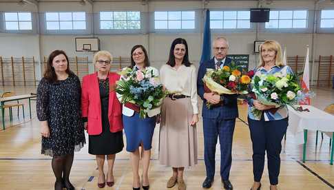 [FOTO] Dzień Edukacji Narodowej w Złotym Stoku: Uroczysta akademia uczniów klas VII