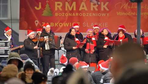 [FOTO] Występy, konkursy i rekordowa liczba stoisk. Ruszył Jarmark Bożonarodzeniowy na ząbkowickim rynku