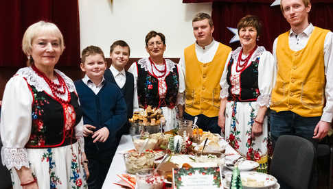 [FOTO] Magia nadchodzących świąt na Bożonarodzeniowym Przeglądzie w Ciepłowodach