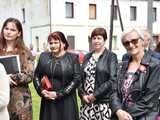 [FOTO] Gminne obchody święta Konstytucji 3 maja w Budzowie. Wójt gminy złożyła kwiaty pod pomnikiem poległym za Ojczyznę 