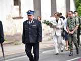 [FOTO] Gminne obchody święta Konstytucji 3 maja w Budzowie. Wójt gminy złożyła kwiaty pod pomnikiem poległym za Ojczyznę 