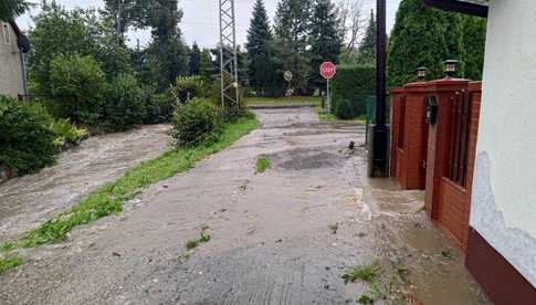 [FOTO] Kolejna dotacja dla Gminy Stoszowice. Ponad milion złotych na odbudowę drogi