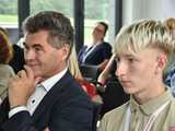 [WIDEO, FOTO] Z czym muszą mierzyć się młodzi ludzie? Zamiast mówić o problemach, postawmy wyzwania. O tym, jak wspierać młodych lokalnie