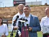 [FOTO, WIDEO] „Nie obiecujemy, tylko realizujemy Wizyta Ministra Sportu w Ząbkowicach przyniosła konkretne deklaracje 