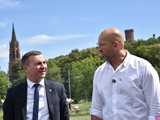 [FOTO] Nowa era sportu w Kamieńcu Ząbkowickim? Minister Sportu sprzedał burmistrzowi kilka ciekawych pomysłów 